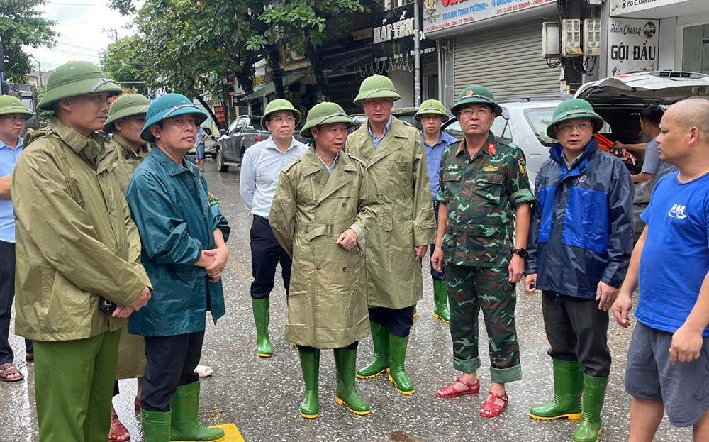 Bộ trưởng Đỗ Đức Duy chỉ đạo công tác khắc phục hậu quả thiên tai tại thành phố Yên Bái